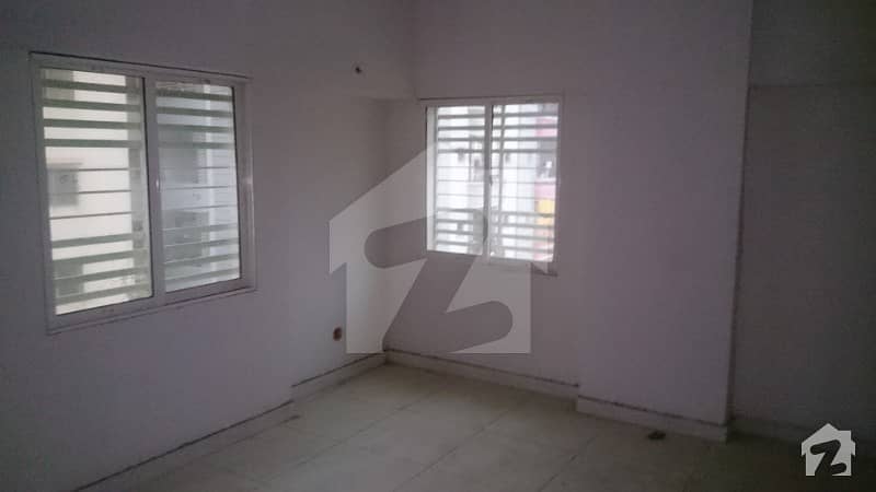 2 bed common  4rth floor  600 sqrft   soldier bazar no 2  karachi