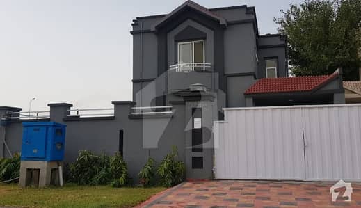 10 Marla Corner Fully Refurbished Beautiful House For Sale 10 Marla Corner Fully Refurbished Beautiful House For Sale