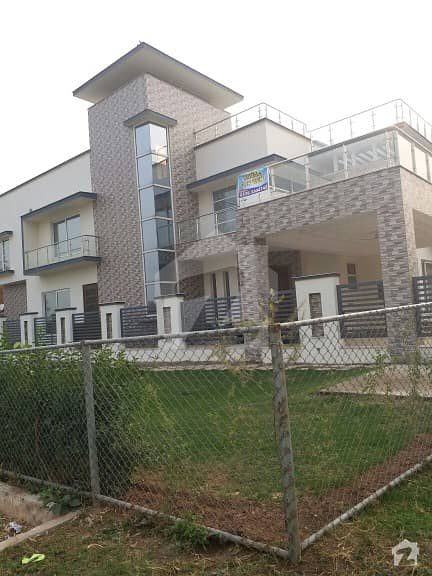 1 kanal almost new house at prime location in E-11