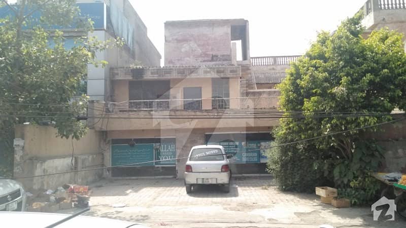 1 Kanal Semi Commercial House For Sale
