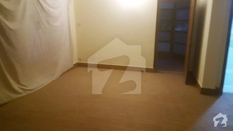 Room Available For Rent Room Available For Rent