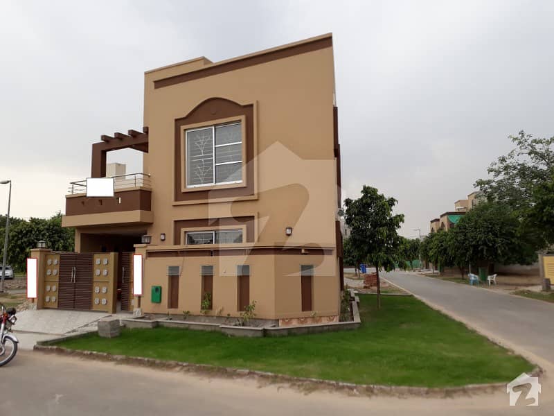 06 Marla corner Brand new House for sale in Bahria town Lahore