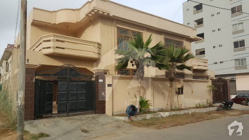 ڈی ایچ اے فیز 5 ڈی ایچ اے کراچی میں 4 کمروں کا 10 مرلہ مکان 4.7 کروڑ میں برائے فروخت۔