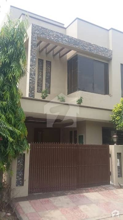 4 Marla Beautiful House available For rent in Reasonable Price and Hot location