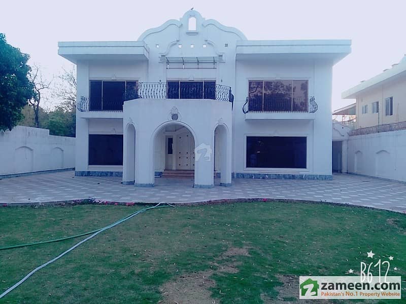 Islamabad Main Embassy Road 2200 Sq Yard Beautiful House Available For Rent