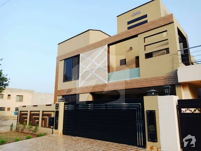 10 Marla Brand New Luxury House For Rent
