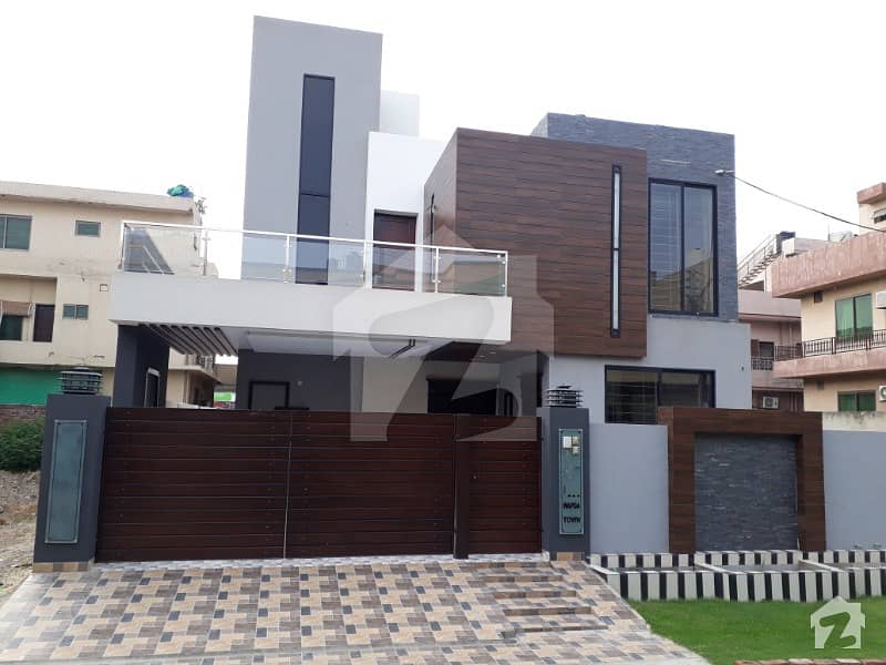 10 Marla Modern Architect Brand New Luxury Designer Bungalow Is Available For Urgent Sale