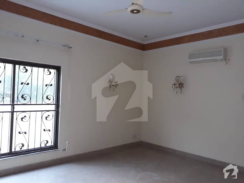 One Kanal 5 Beds House For Rent