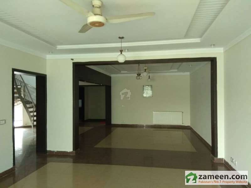 Corner 10 Marla House For Rent In Safari Villas 3 Bahria Town Rawalpindi