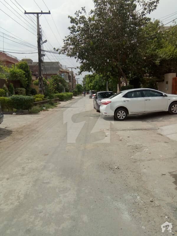 10Marla Single Story Full House For Rent. In Old Officer Colony Lahore