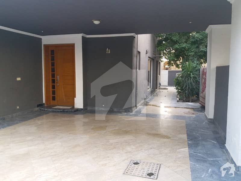 10 Marla Slightly Use Bungalow For Rent Very Reasonable Price It Is Located In Dha Defence Cantt Phase 5   100% Attached Original Pictures