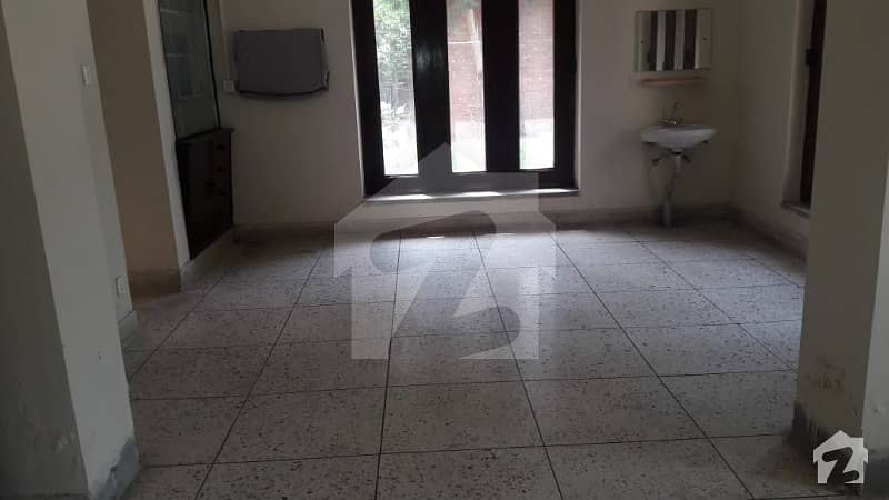 Cantt Shami Road 2 Kanal house for rent