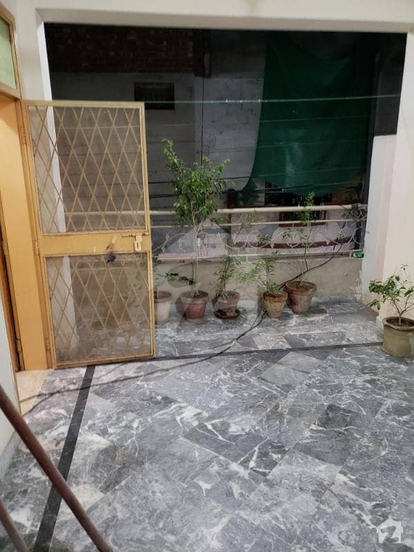 احمد ایوینیو لاہور میں 3 کمروں کا 5 مرلہ مکان 1 کروڑ میں برائے فروخت۔