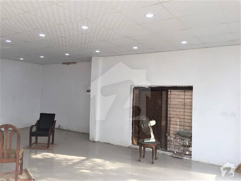 1000 Sq Feet Independent Space Peak Location Of Best Customers Visits  Main Road Gulberg