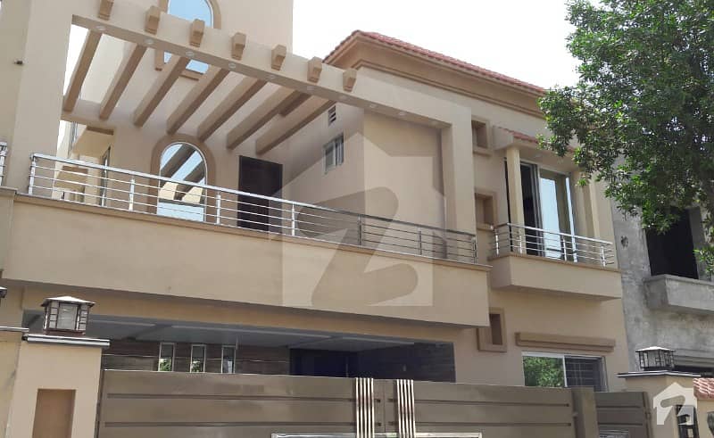 12 Marla Double Story Ideal Located Beautiful House Available For Sale