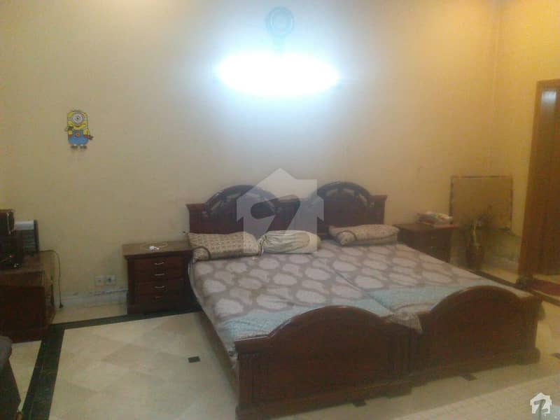 ویلینشیاء ۔ بلاک ڈی ویلینشیاء ہاؤسنگ سوسائٹی لاہور میں 5 کمروں کا 2 کنال مکان 4.75 کروڑ میں برائے فروخت۔