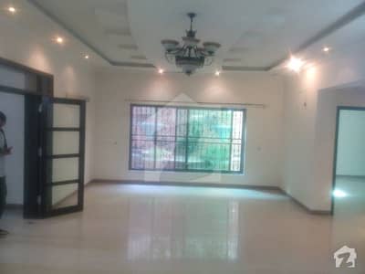 SEPARATE GATE 1 Kanal ALMOST NEW OUTSTANDING UPPER Portion in ALPHA SOCIETY NEAR DOCTOR HOSPITAL PRIME LOCATION