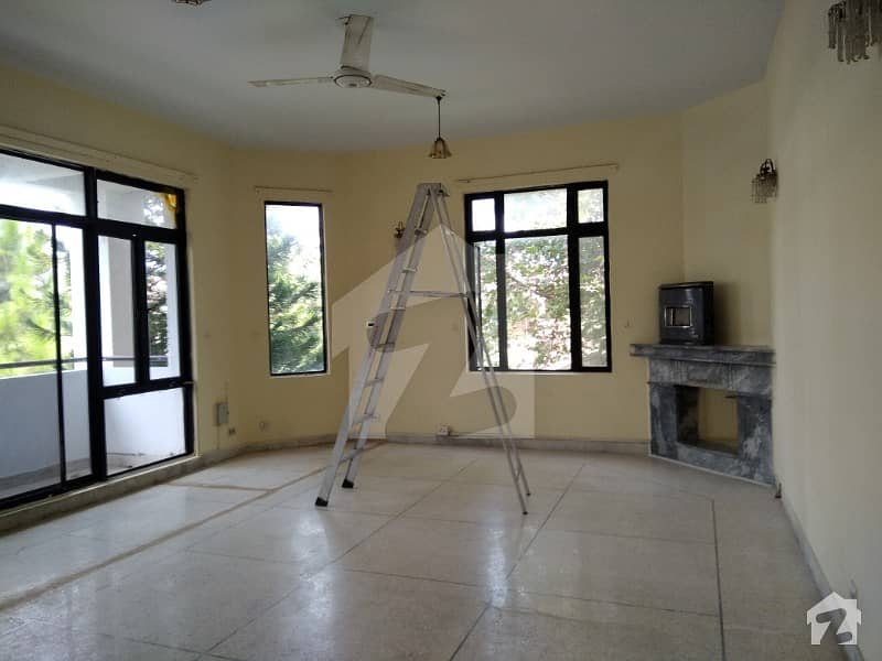 Prime Location Upper Portion 3 Bed Separate Gate