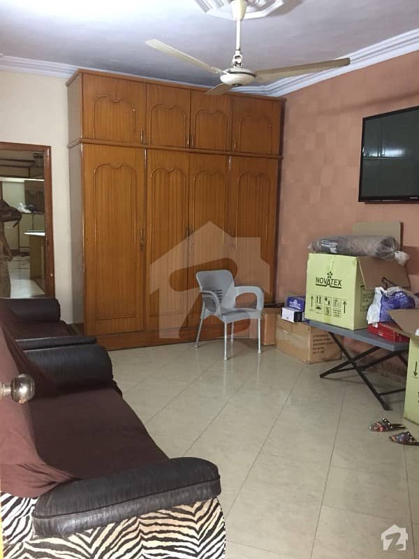 3 Bed D/D Well Maintain Flat Is Available For Sale