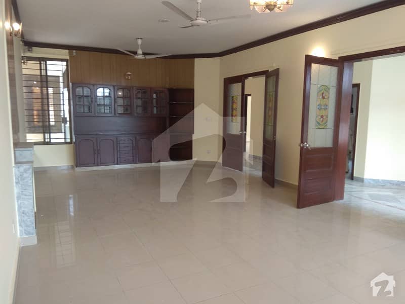 F-10 555 Sq. yd 3beds Upper Portion Separate Gate For Rent