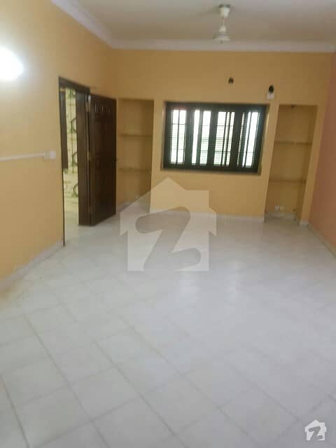 Deffence Phase 6 Nishat Commercial 3 Bed Room 1800 Sq Feet Full Floor Apartment Available For Rent