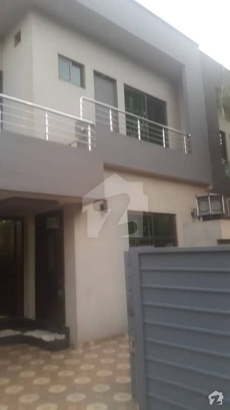 10 Marla Double Story Ideal Located Beautiful House Available For Sale