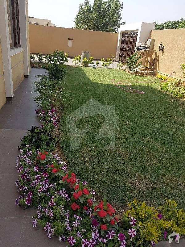 ڈی ایچ اے فیز 8 ڈی ایچ اے کراچی میں 8 کمروں کا 2 کنال مکان 20 کروڑ میں برائے فروخت۔