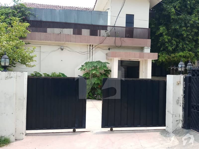 Outstanding 4 Kanal Corner House Is Available For Sale In Cavalry Ground Block A Street 5