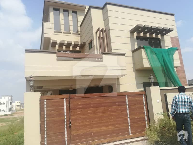 BAHRIA TOWN PHASE 8 F1 BLOCK 10 MARLA HOUSE FOR SALE