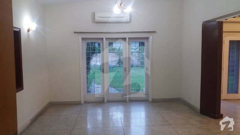 House For Rent in F6