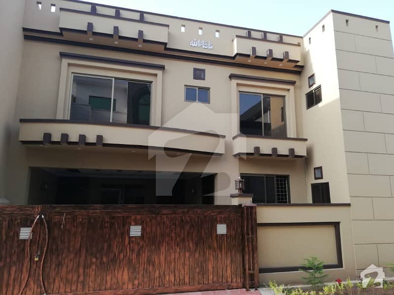 Beautiful House Is Available  For Sale In Green Avenue 2