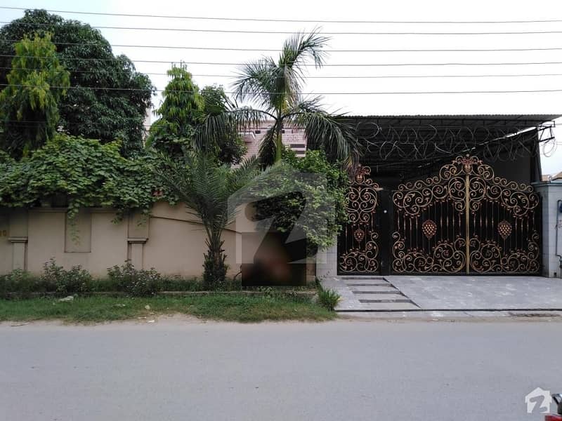 Double Storey Facing Canal Commercial House House Is Available For Sale