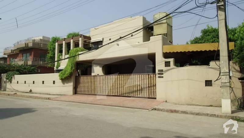 1 Kanal House Available For Sale