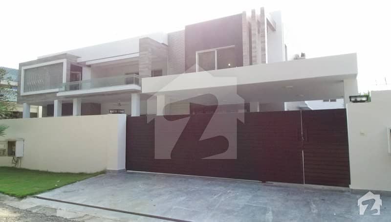 32 Marla Brand New Villa For Sale In Sarwar Colony