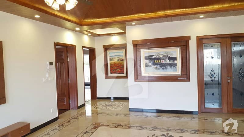 Beautiful 1 Kanal Full Bungalow For Rent With Basement Located In Phase 6 DHA