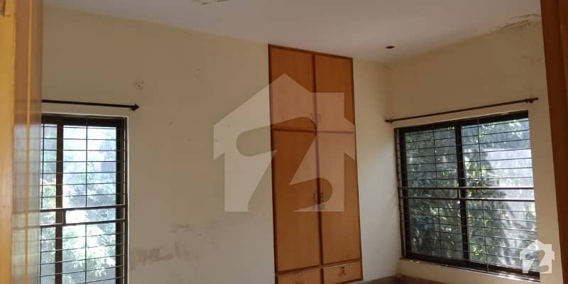 10 Marla Spacious House With 4 Bedrooms Upper Portion For Rent