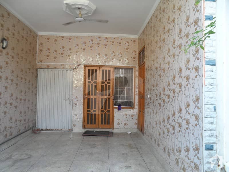 11 Marla 5 Beds Double Storey House For Sale