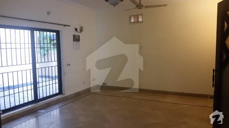 1 Kanal Attractive Slightly Used Lower Portion For Rent In Super Town