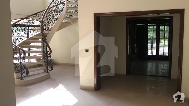 3 Kanal House With 3 Servant Quarters  Swimming Pool Available For Cooperate Executive Multi National Company