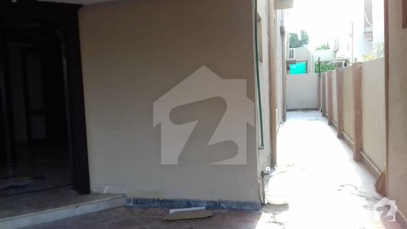 10 Marla Out Class Bungalow Available For Rent 10 Marla Out Class Bungalow Available For Rent