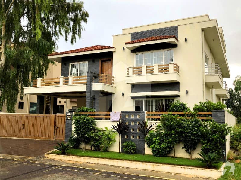 Amazing 1 Kanal Brand New House With Basement For Sale