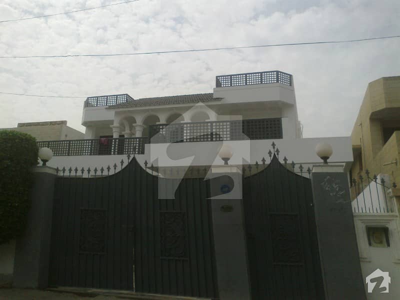 Bungalow For Commercial Use In Sindhi Muslim On Rent