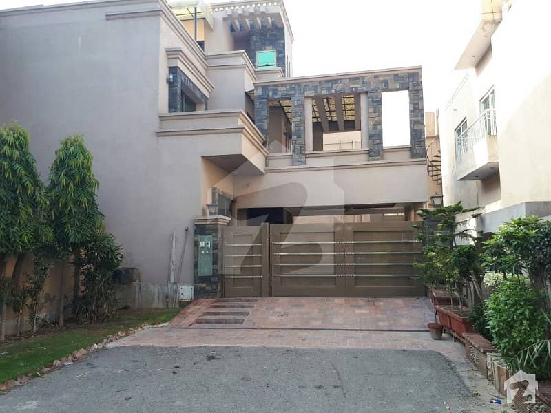 15 Marla Slightly Used House In Wapda Town Lahore