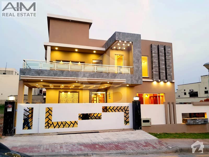 Luxury 1 Kanal Park Face High Quality House For Sale