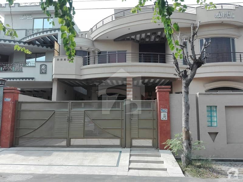 1 Kanal House Is Available For Sale