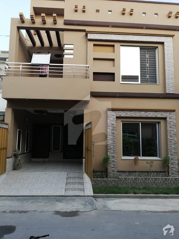 Near To Main Boulevard And Commercial Market 4 Marla Double Unit Brand New Beautiful House For Sale