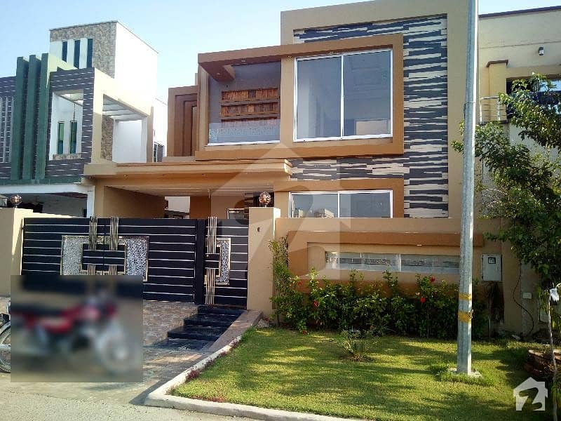 10 Marla Brand New House For Sale In Paragon City