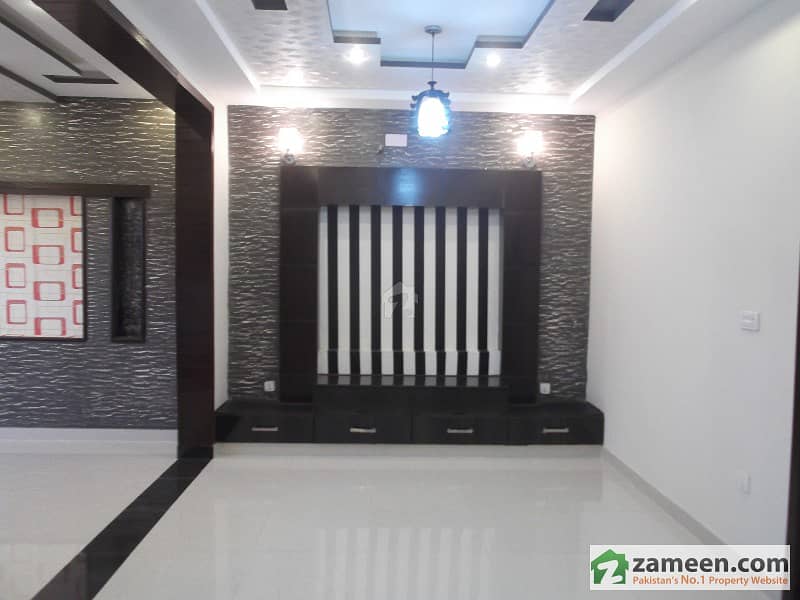 5 Marla Nice Location Brand New House For Rent In Bahria Town Lahore In Sector D with gas