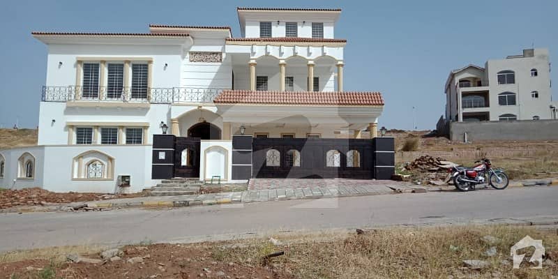 1 Kanal Fabulous Bungalow For Sale 1 Kanal Fabulous Bungalow For Sale