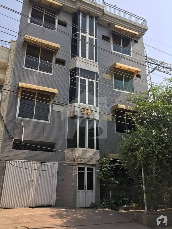 4 Storey Building  For Rent